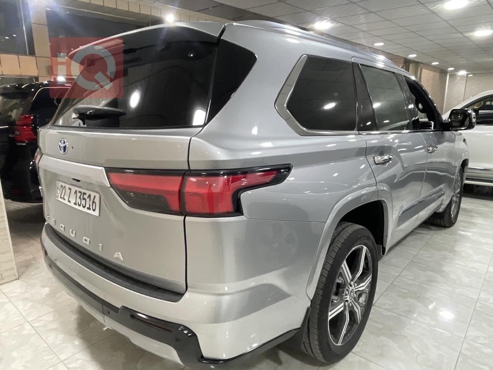 تويوتا سيكويا